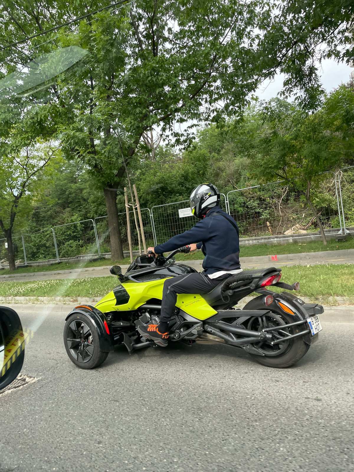 Can-Am Spyder motorcycle spotted in Bucharest morning traffic