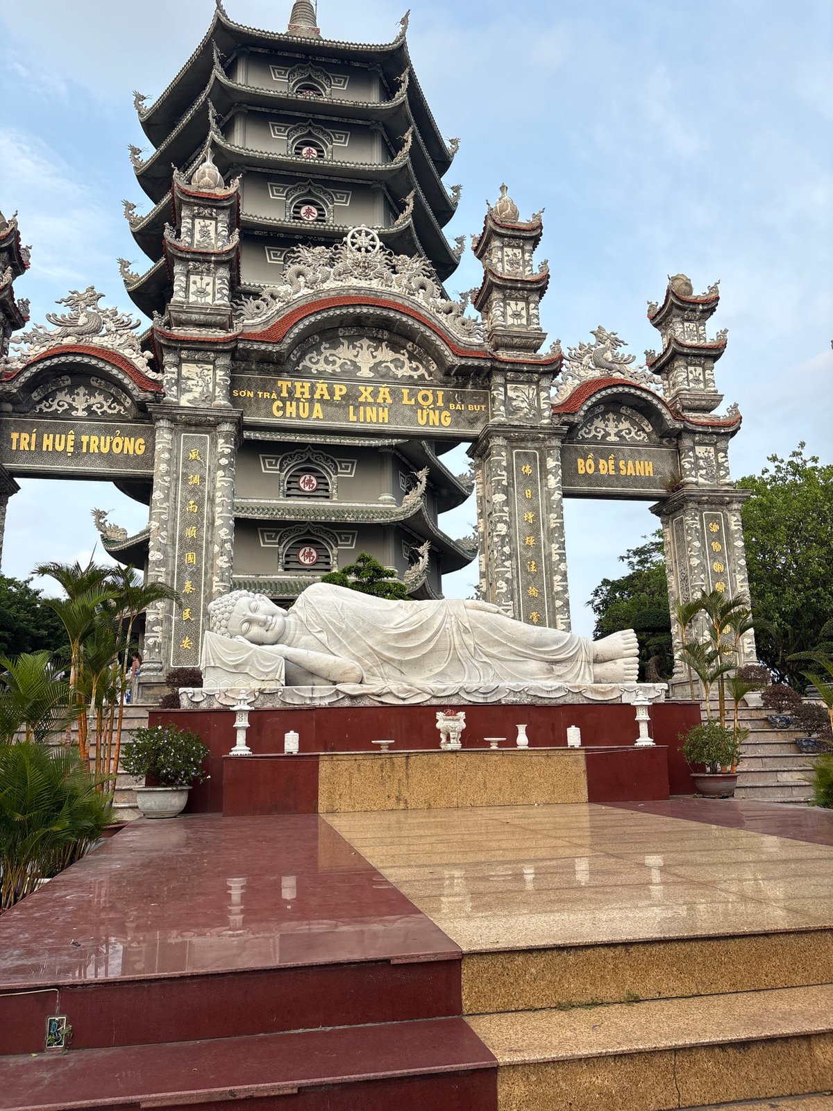 Buddhist temple with dragon sculptures documented in Đà Nẵng