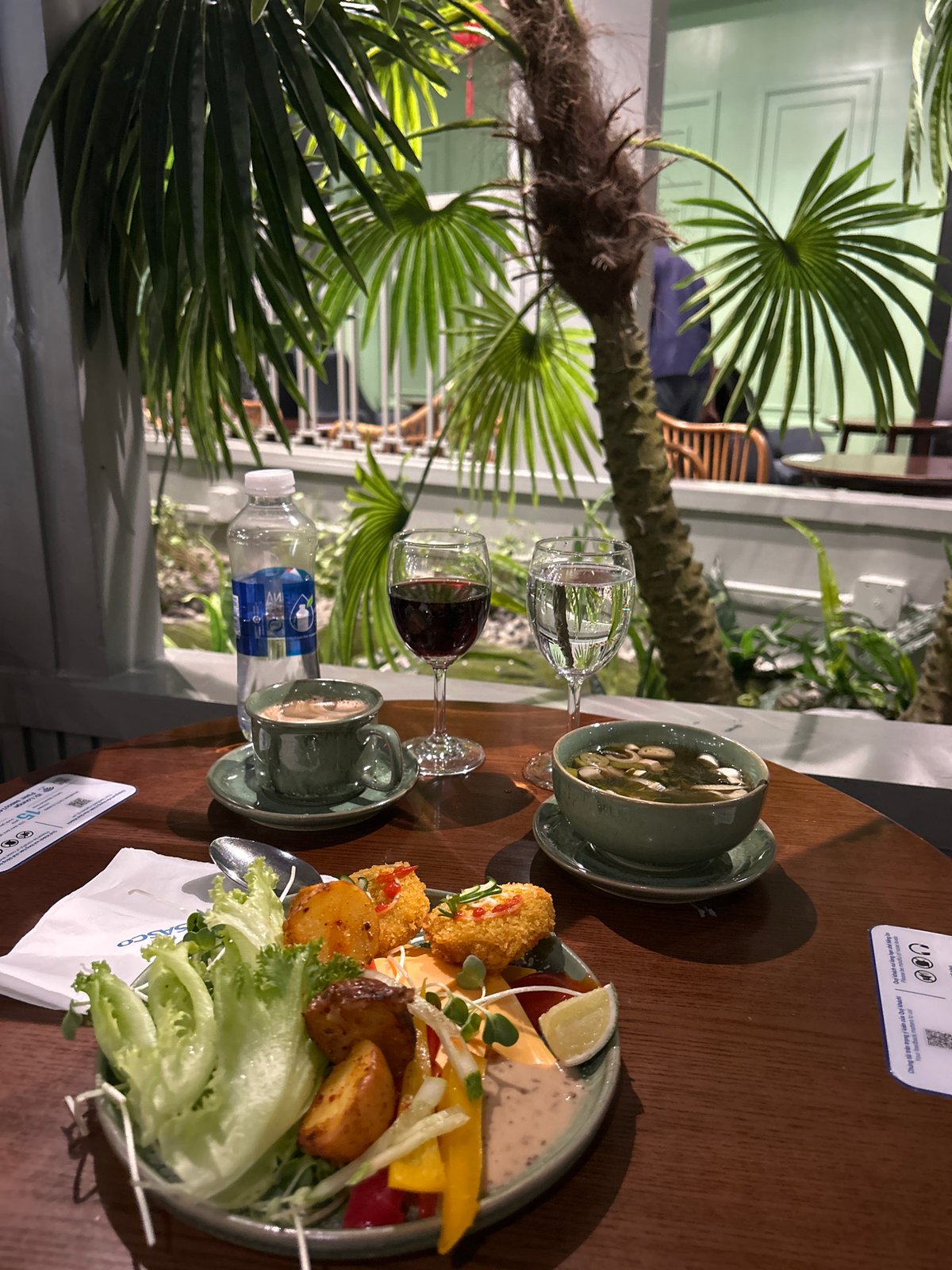 Restaurant table setting documented in Thuận An, Vietnam