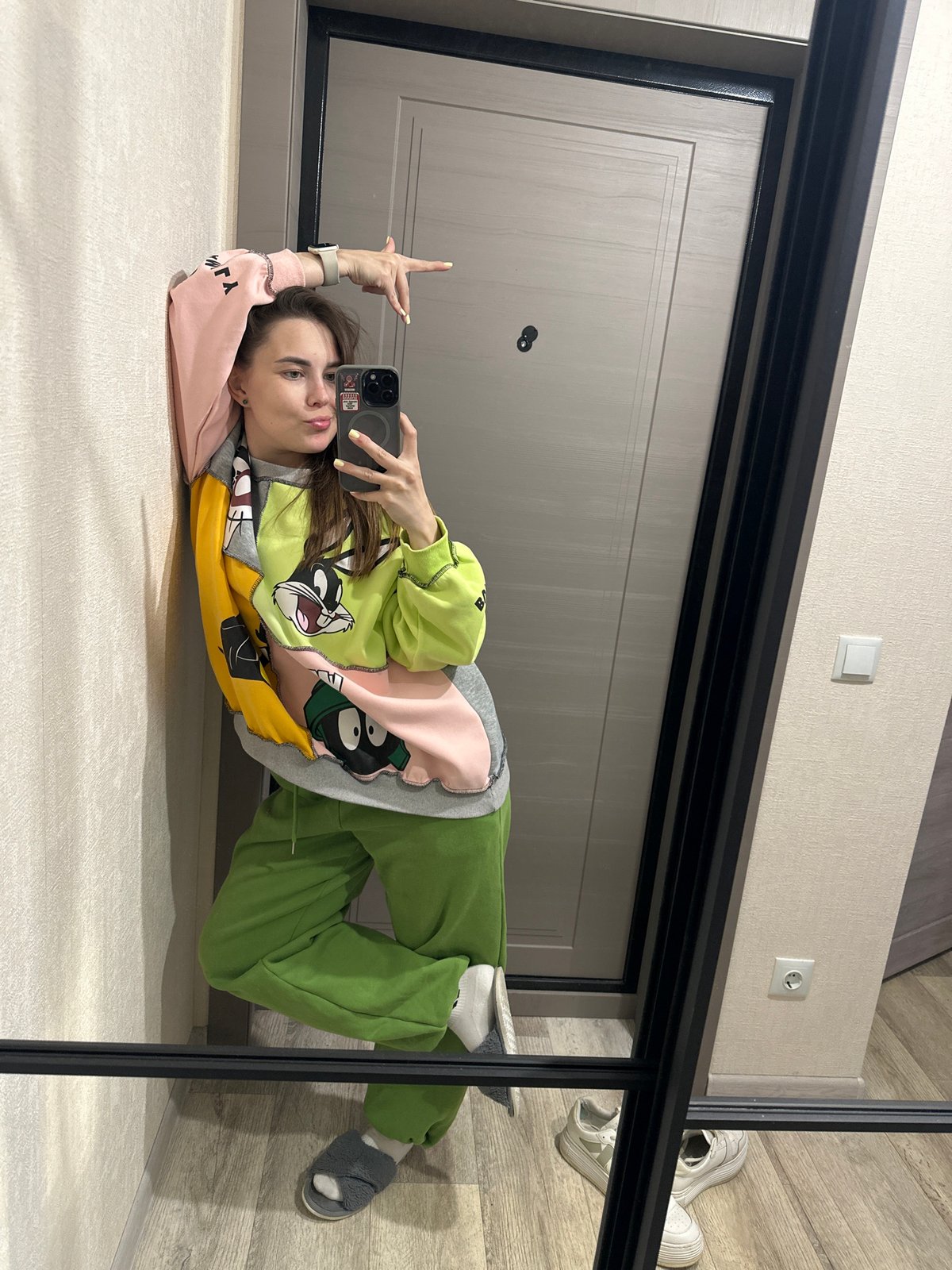 Woman documents daily life with selfies and cat in Perm