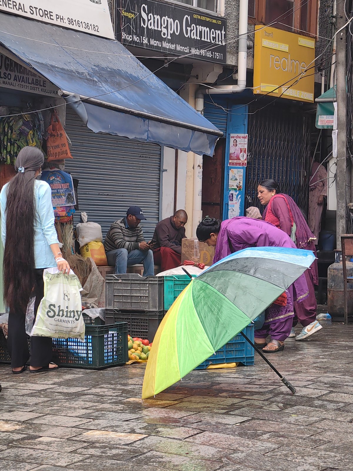 Rainy morning on a busy commercial street in Manali