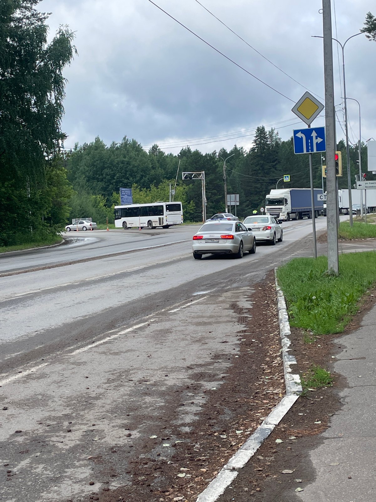 Car hits railway crossing barrier in Chaikovsky, police respond