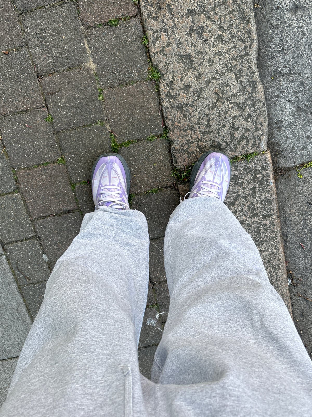 Person in grey sweatpants spotted on London street