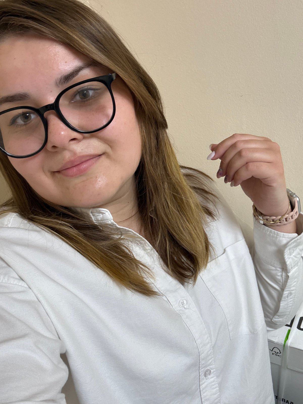Woman documents early morning routine through selfies in Chaikovsky
