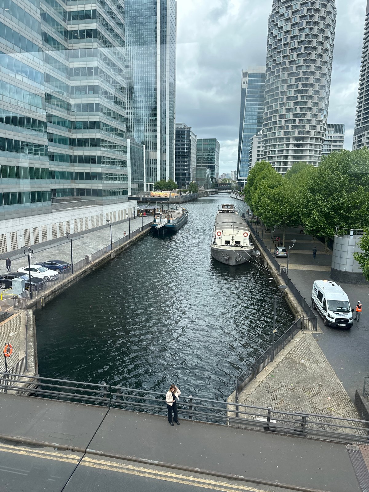 Witness documents Canary Wharf views and DLR transit infrastructure