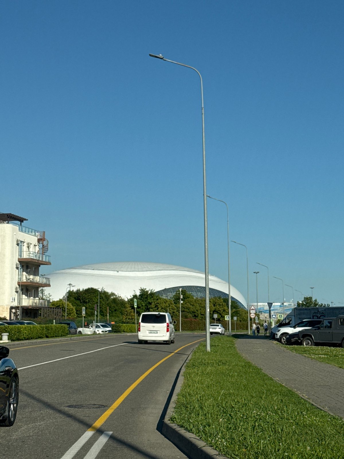 Clear day street scenes documented in Sirius, Russia