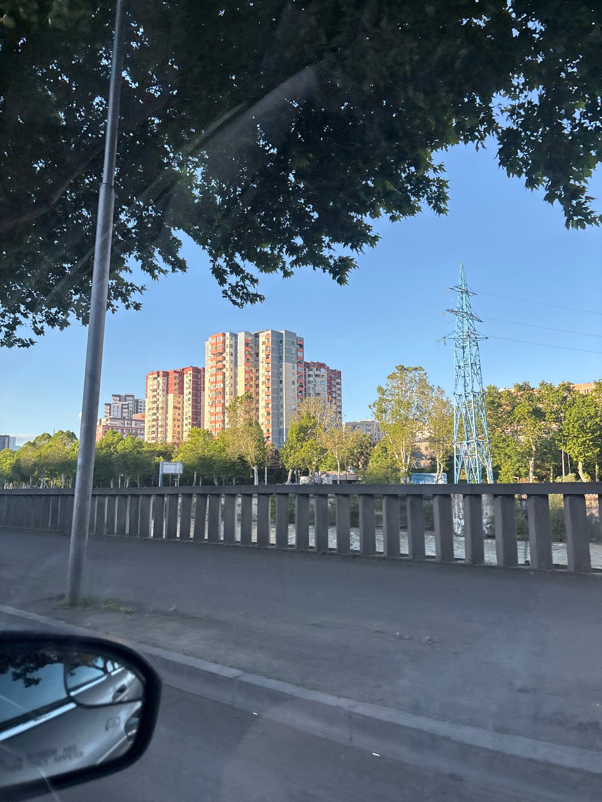 Driver captures everyday Tbilisi cityscape during afternoon commute