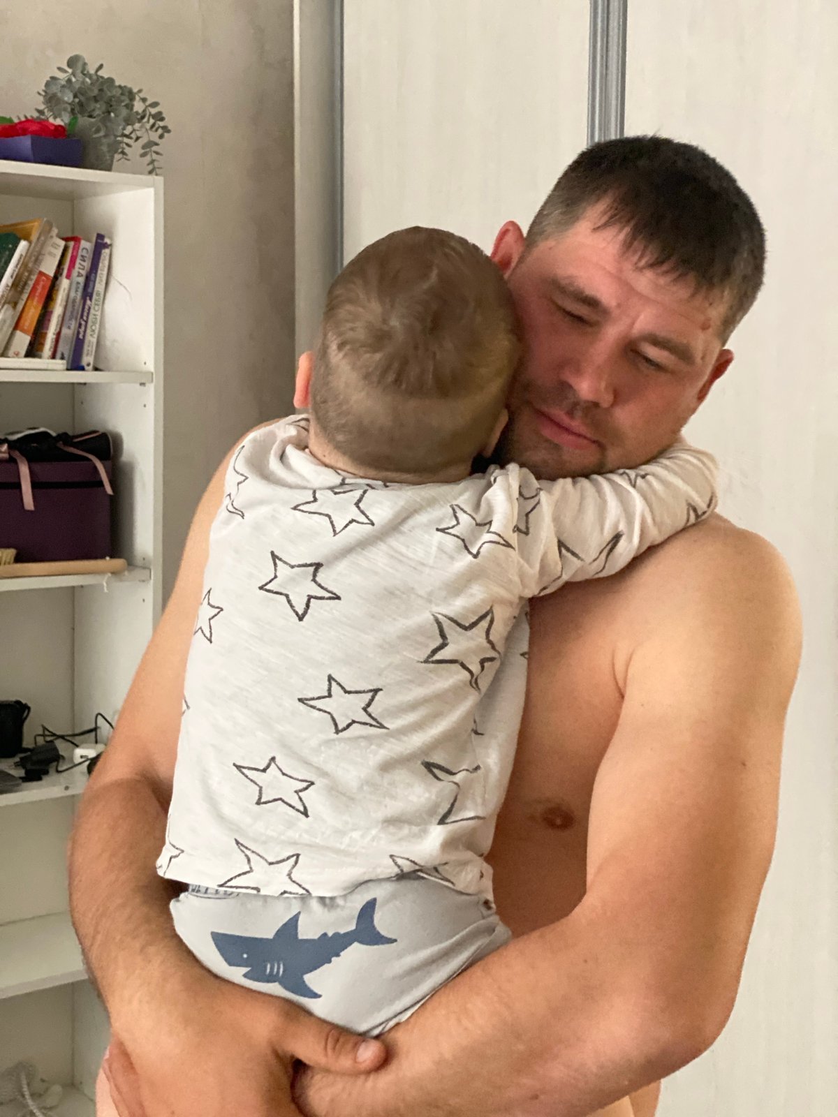 Father and child share tender moments during early morning in Sochi