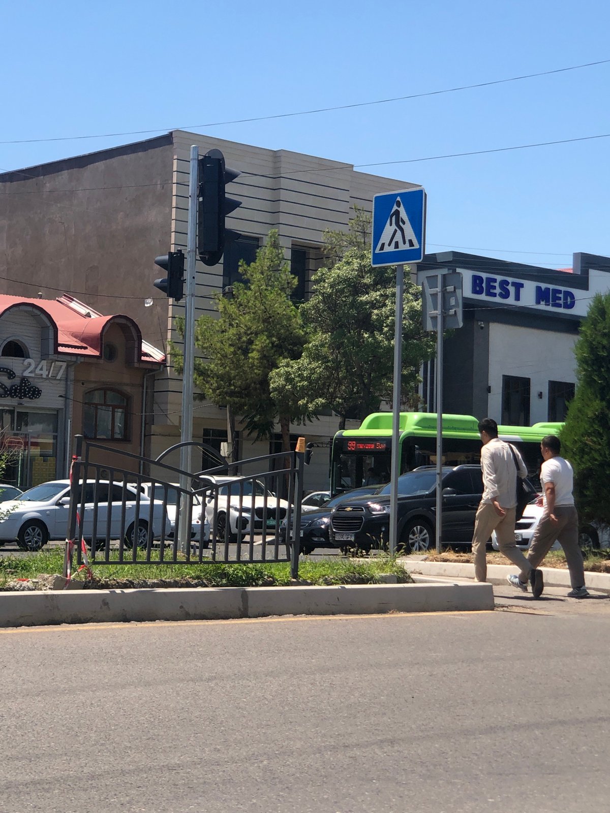 Morning drive through central Tashkent streets and landmarks