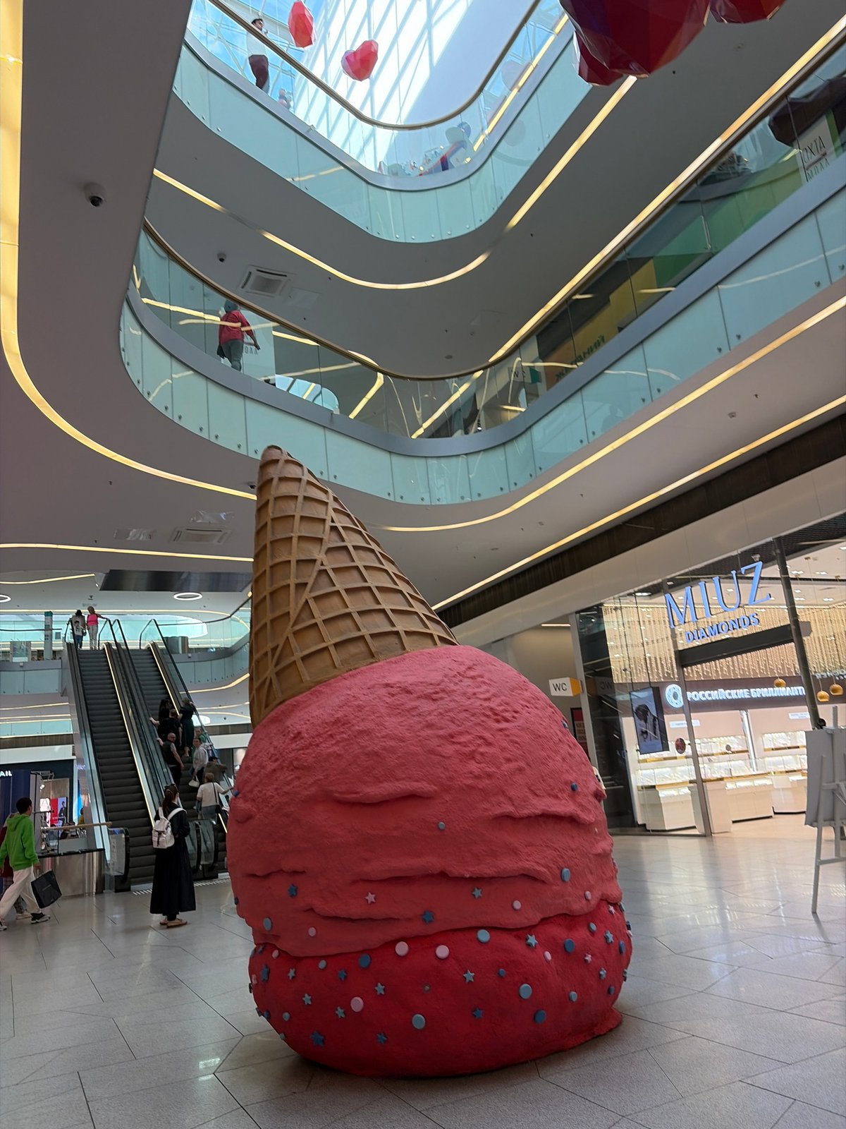 Saint Petersburg shopping mall with bold decorative installations