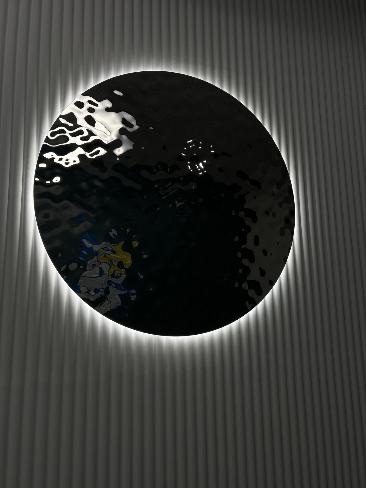 Illuminated metal sculpture observed in Saint Petersburg