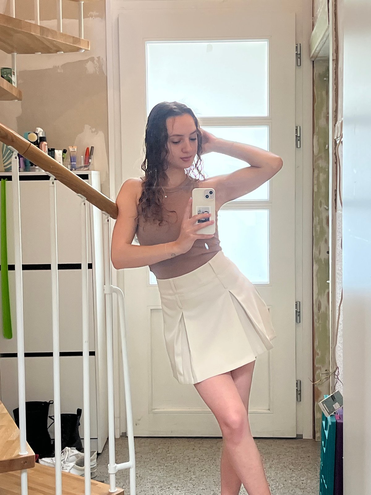 Woman takes selfies in renovation site, Saarbrücken