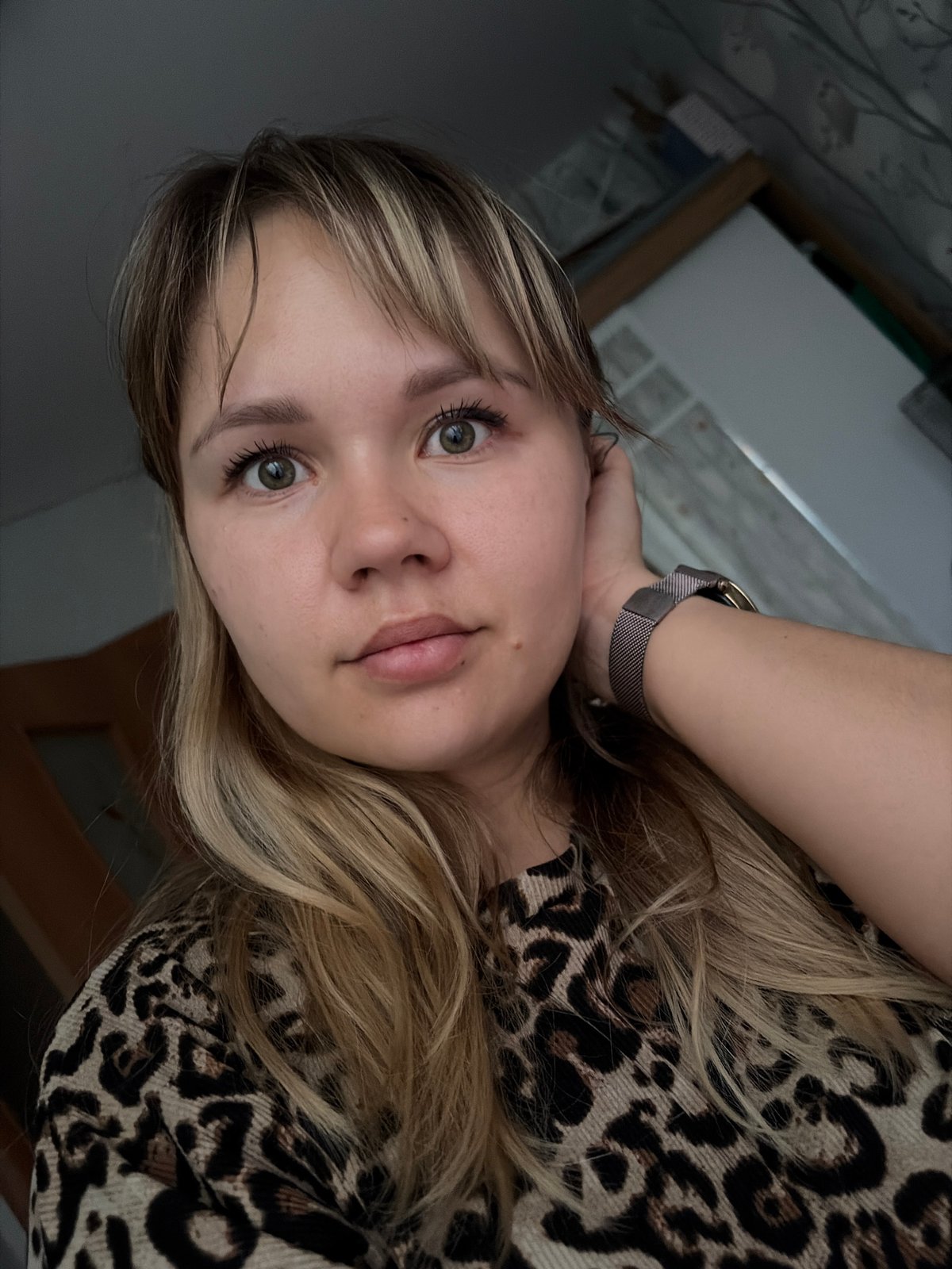 Quiet domestic moments captured in early morning Chaikovsky household