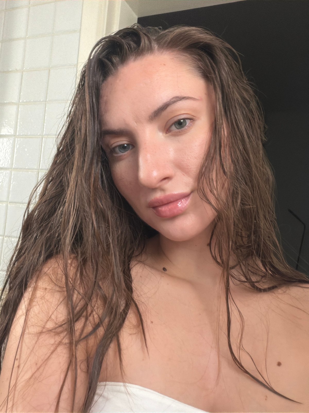 Post-shower routine and selfies in a Sharm El Sheikh hotel