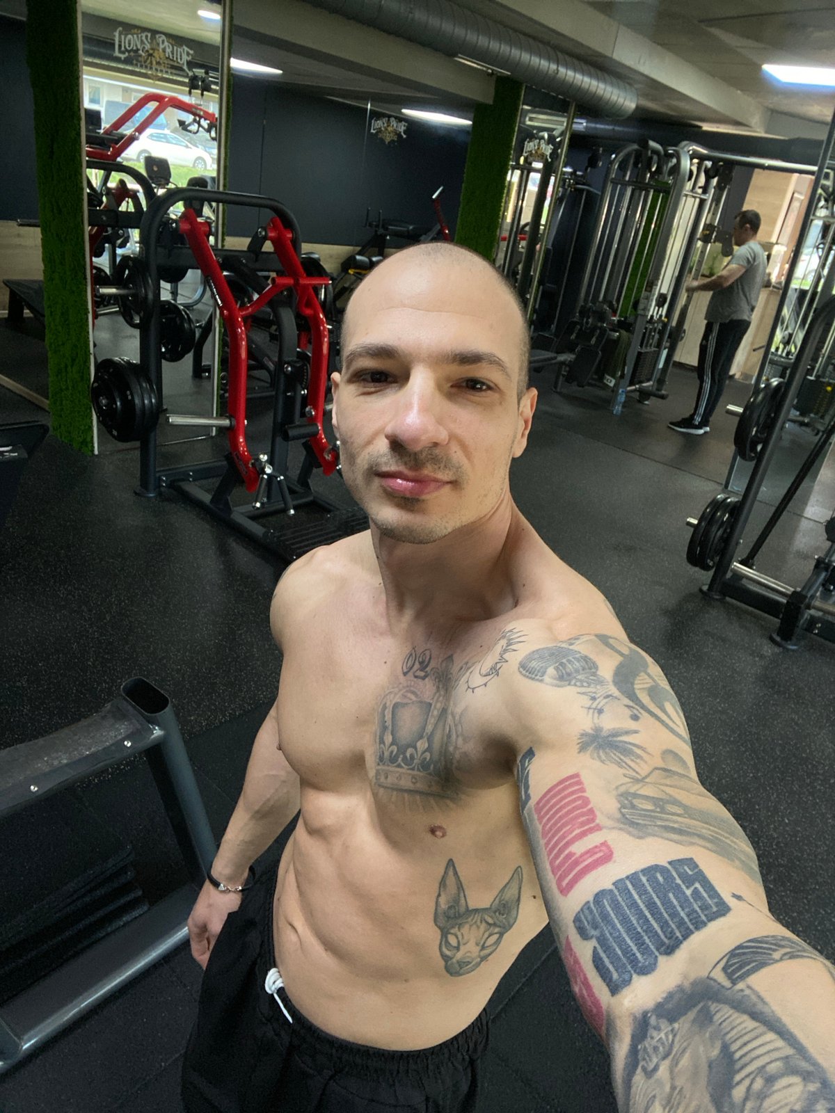 Tattooed man spotted at Lions Pride gym in Pleven