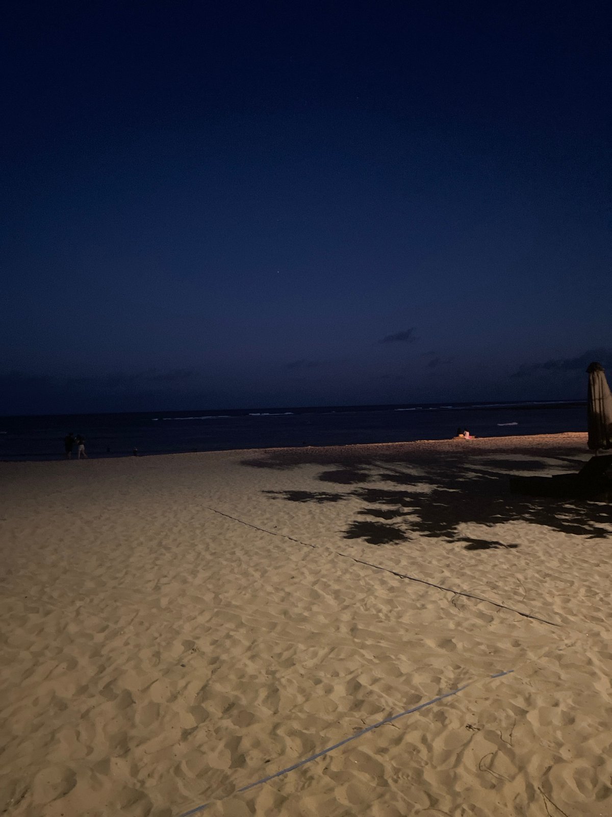 Evening beach dining scene documented in Kuta Selatan