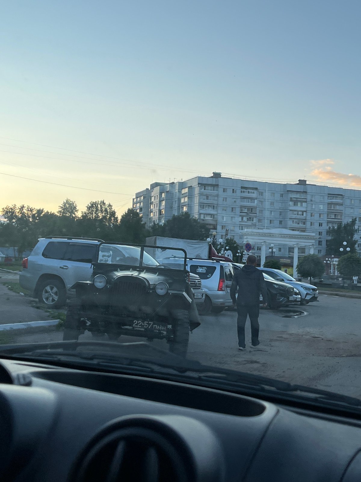 Ordinary afternoon moments documented across Chaikovsky, Russia