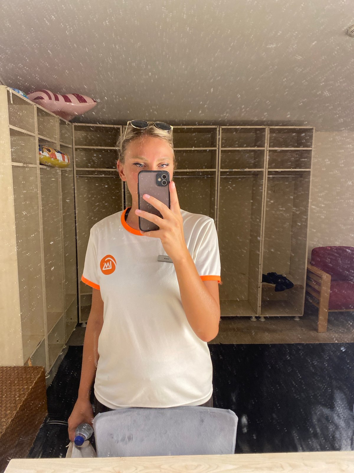 Locker room selfies and facility snapshots at an Aksu sports venue