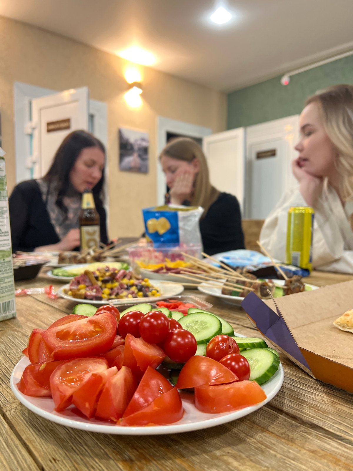 Women's dinner gathering documented in Chaikovsky restaurant April 14