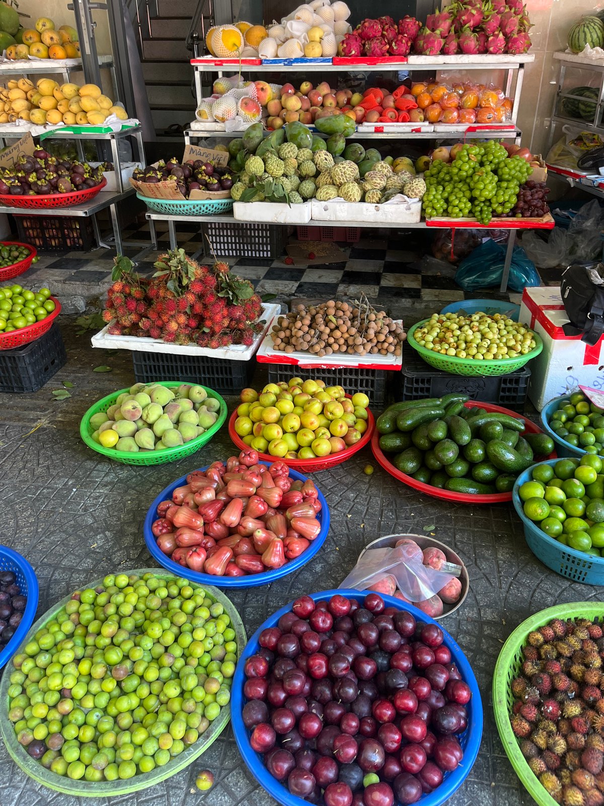 Busy fruit stall loaded with fresh produce in Đà Nẵng