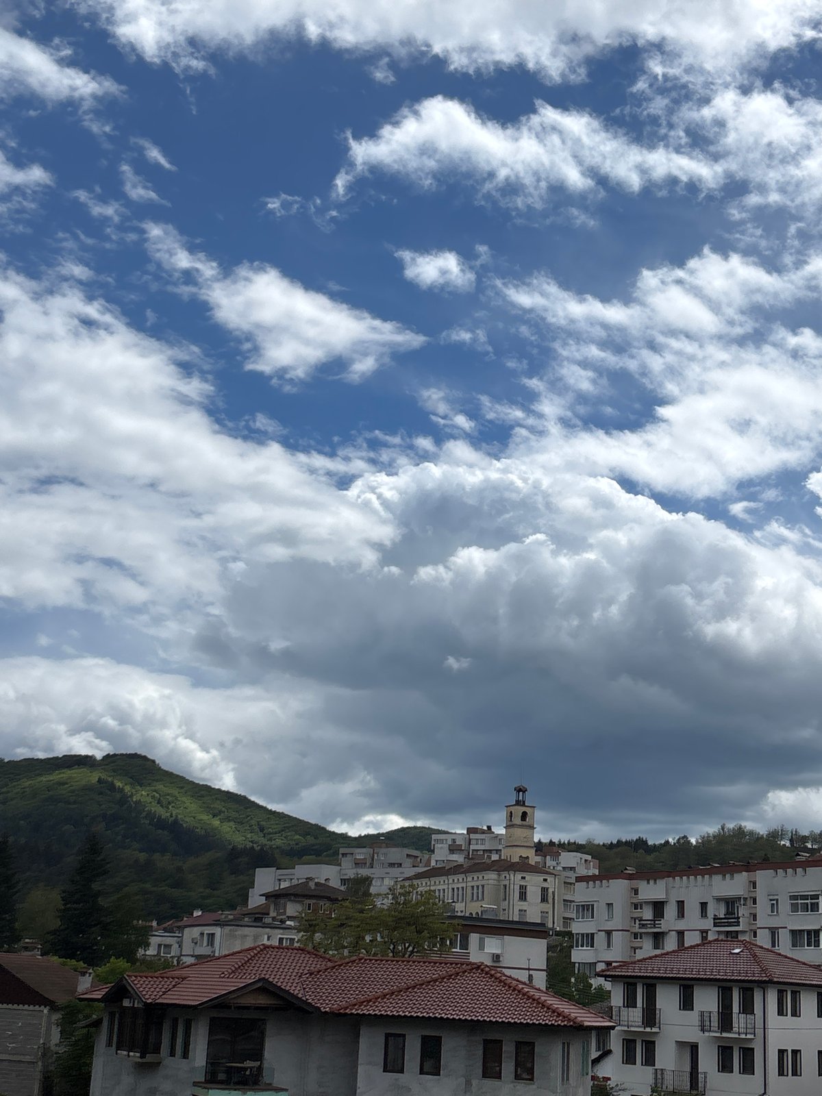 Morning life documented in Bulgarian hillside town