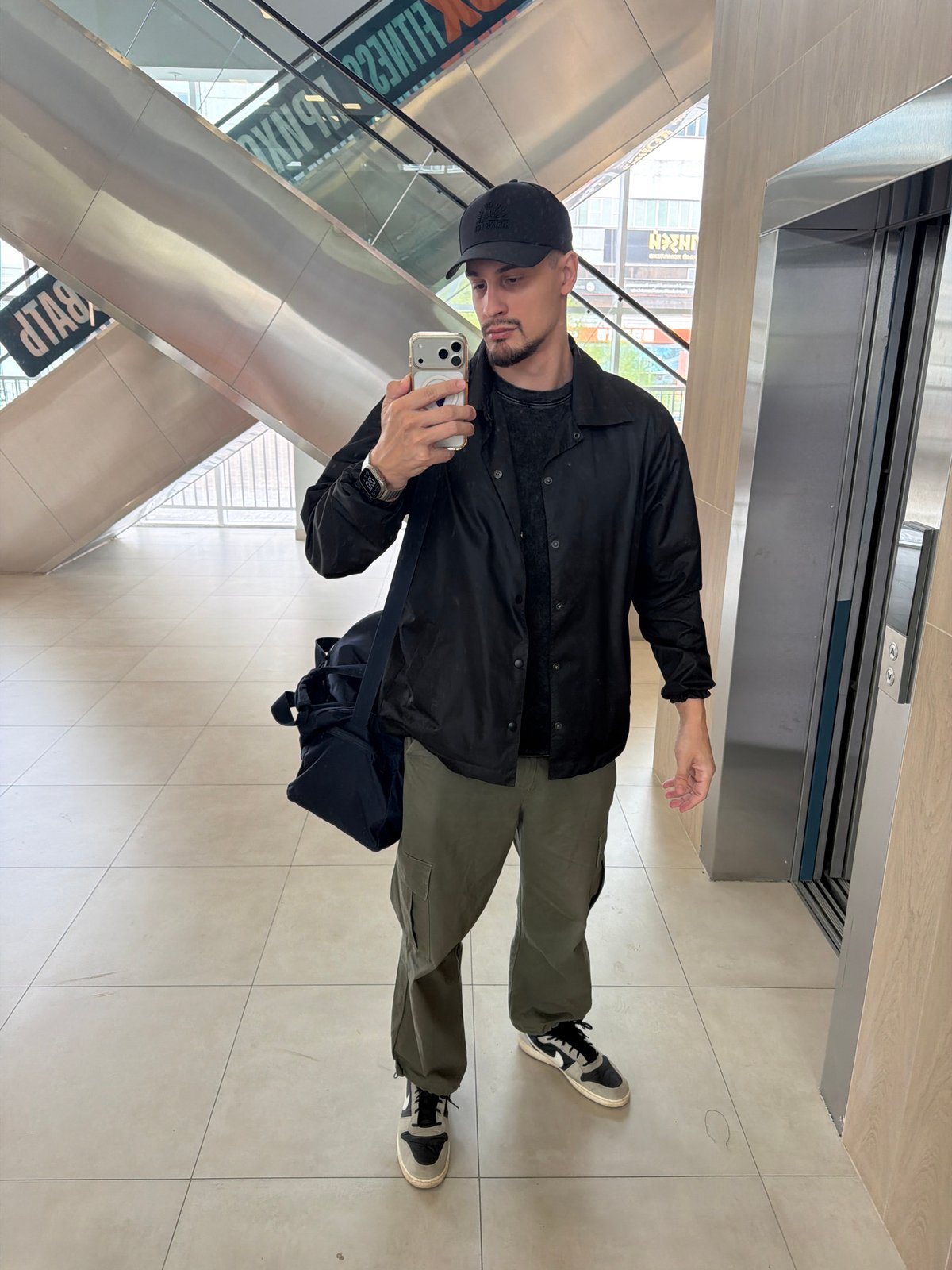 Man Documents Morning Workout Session at Krasnoyarsk Gym