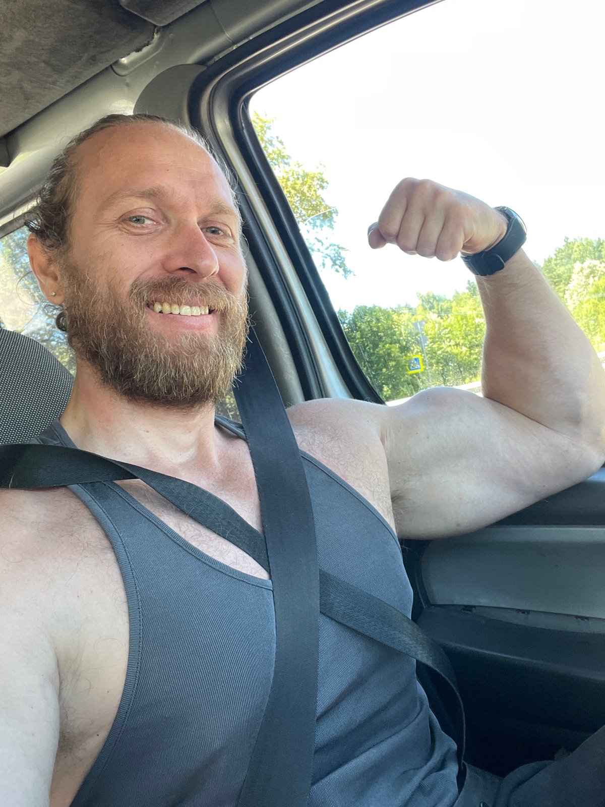 Selfie and Subaru on a sunny stop near Vsevolozhsk