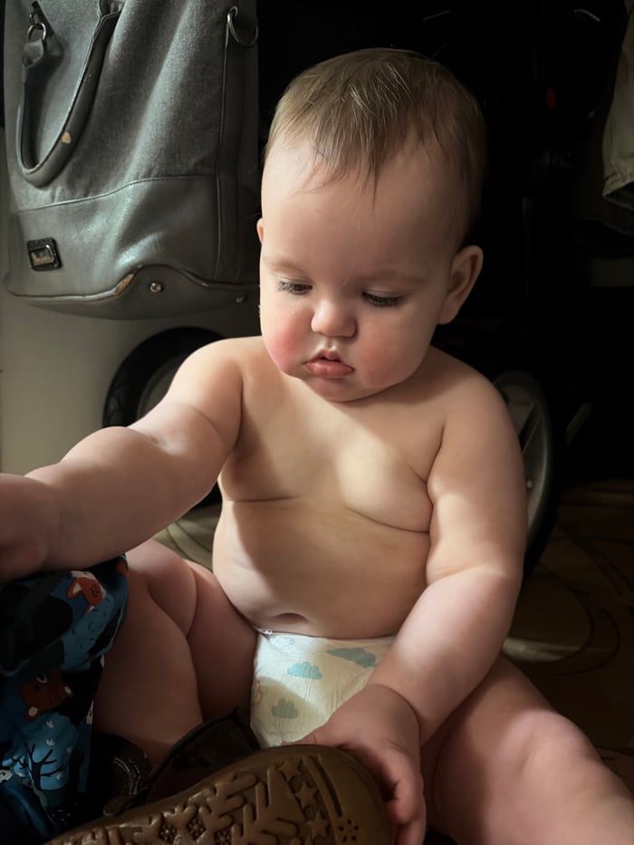 Mother documents quiet baby care moments in Russian home