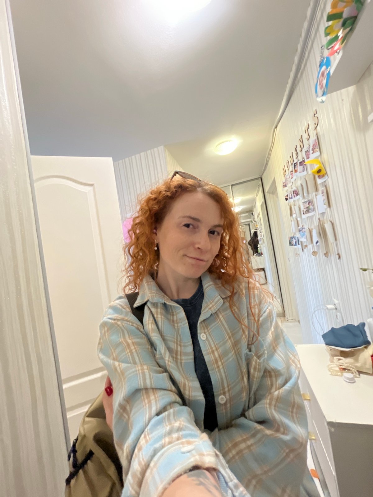 Quiet domestic moments captured across Chaikovsky households