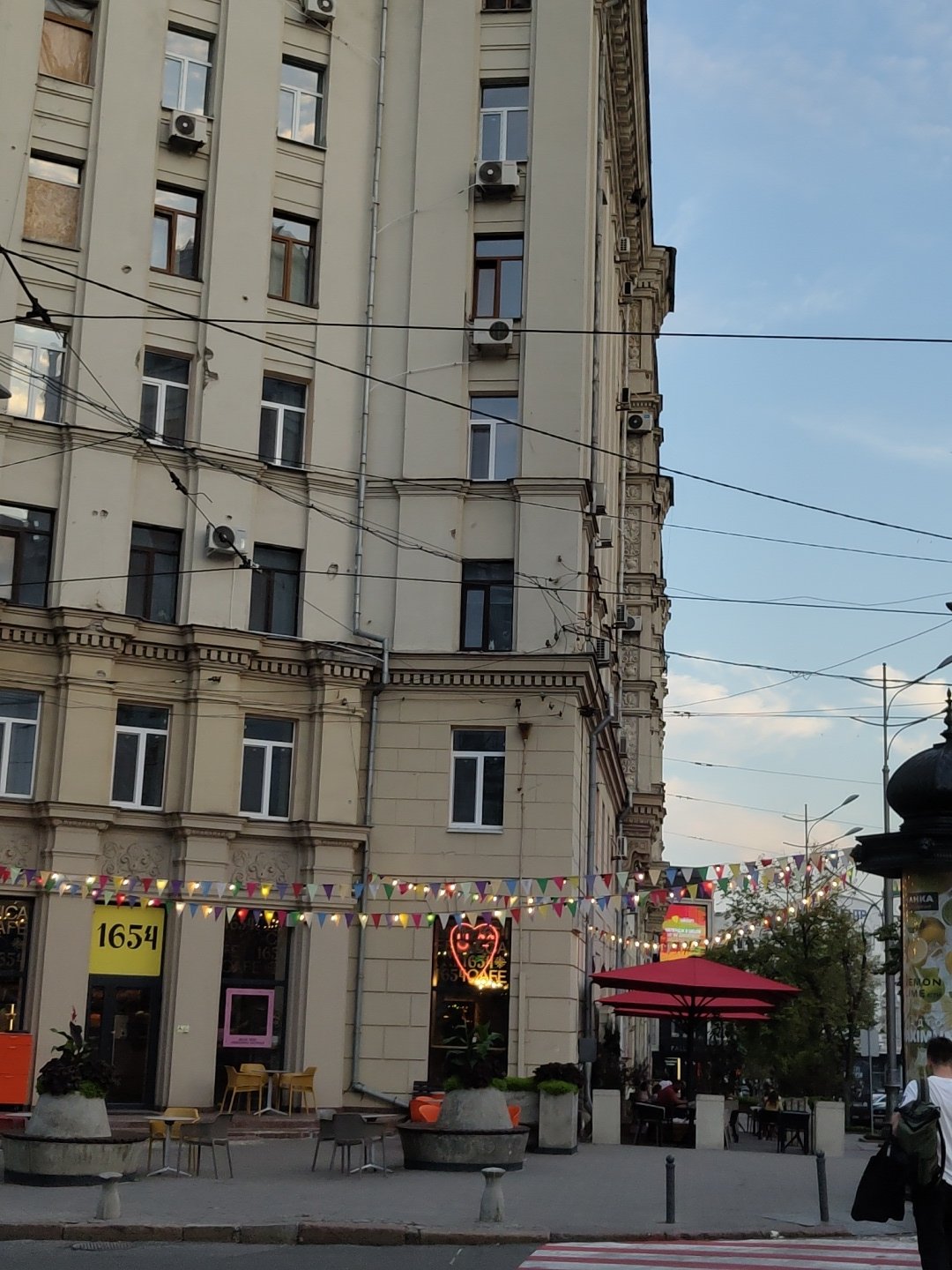 Afternoon stroll through central Kharkiv: buildings, sculptures, ice cream
