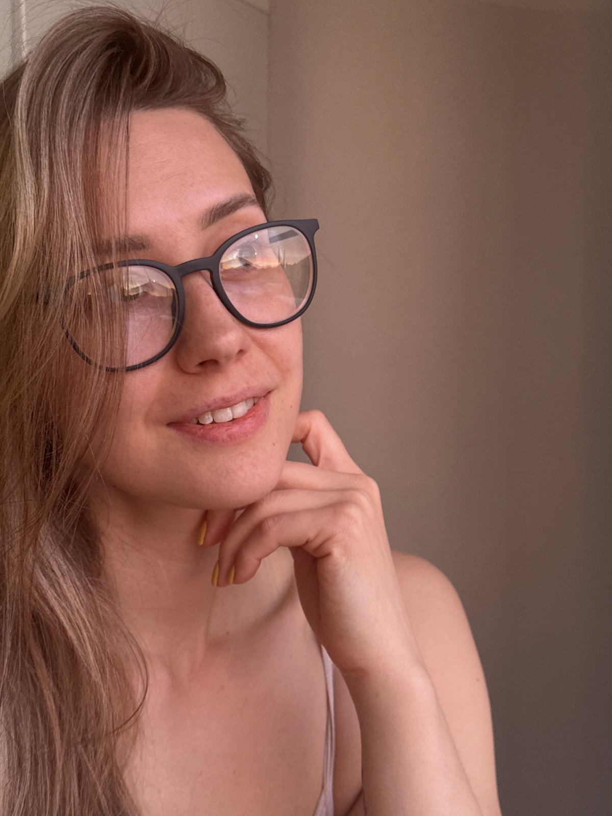 Woman takes late-night bathroom selfies in Chaikovsky, Russia