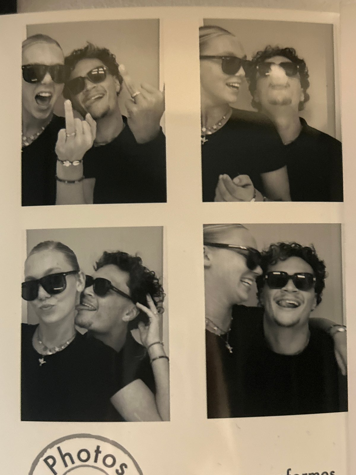 Friends capture moment in photobooth session in Lannoy