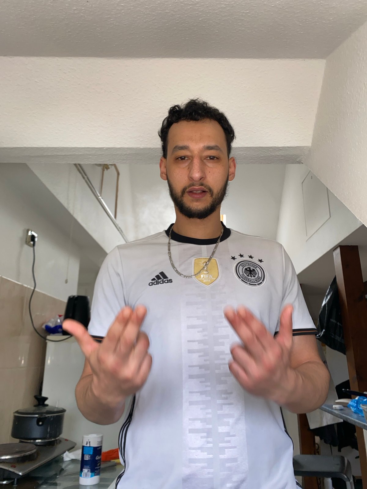 Man in German jersey spotted in Bischheim kitchen