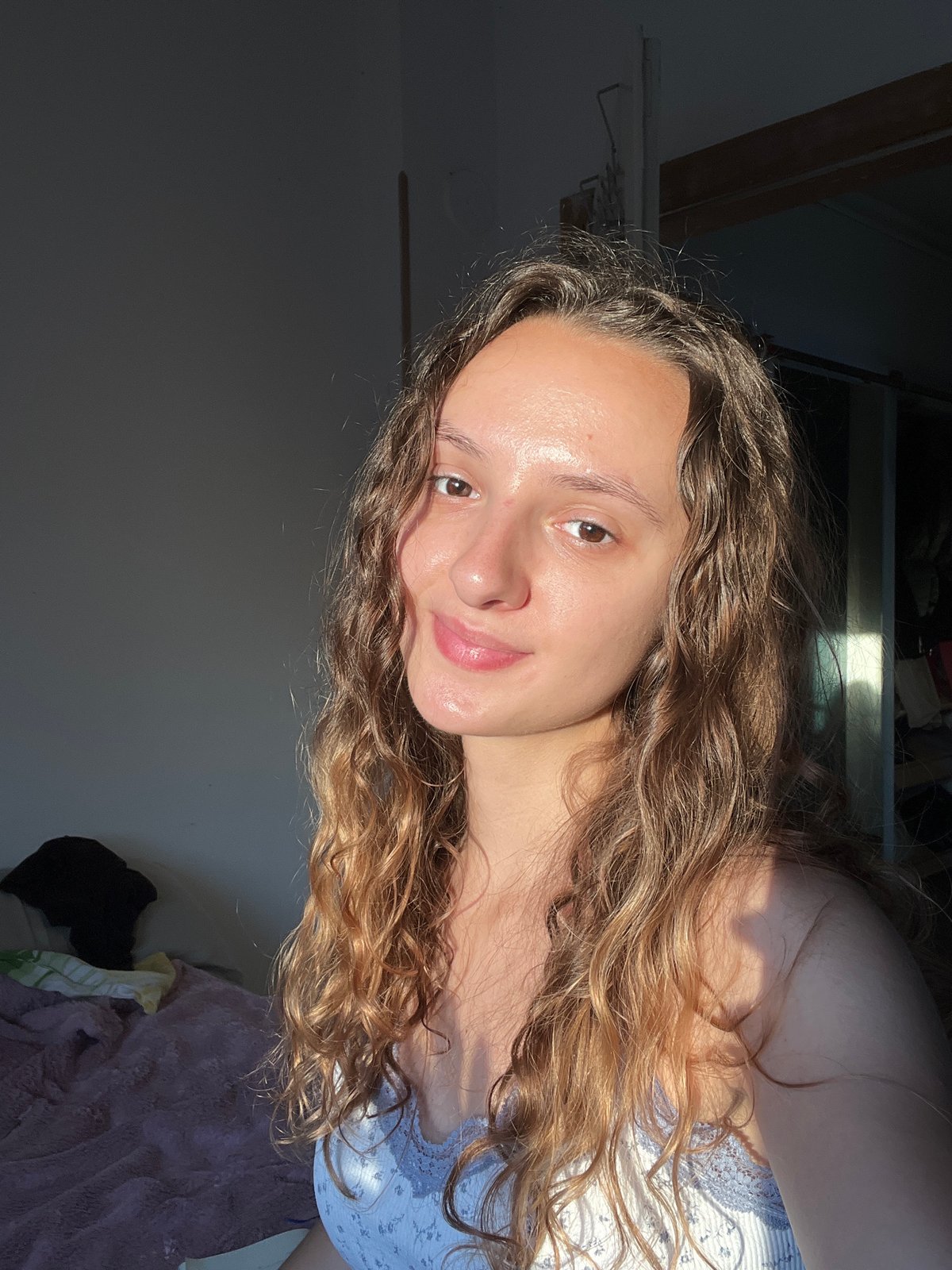 Woman documents afternoon with selfies in Saarbrücken park