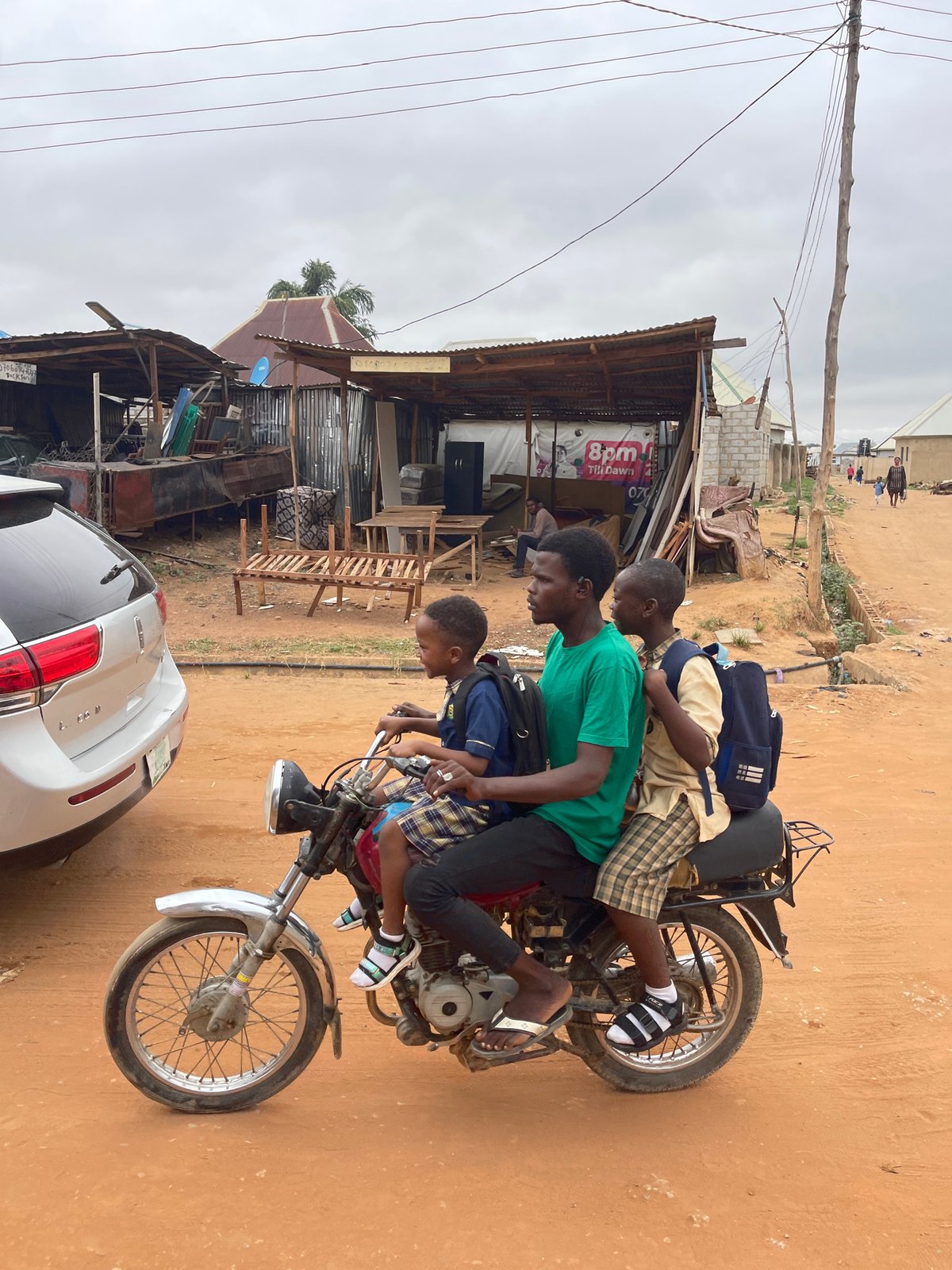Morning street life unfolds in Kuchingoro, Nigeria