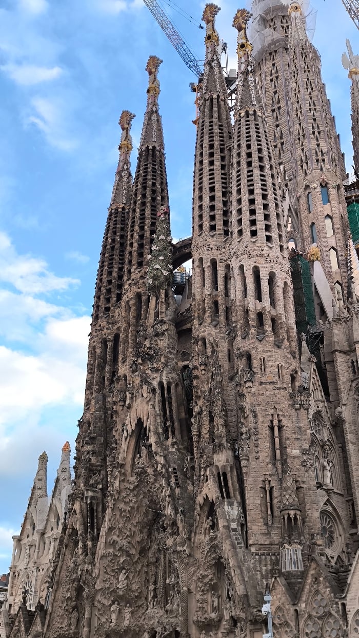 Tourist activity documented around Barcelona's Sagrada Familia during evening hours