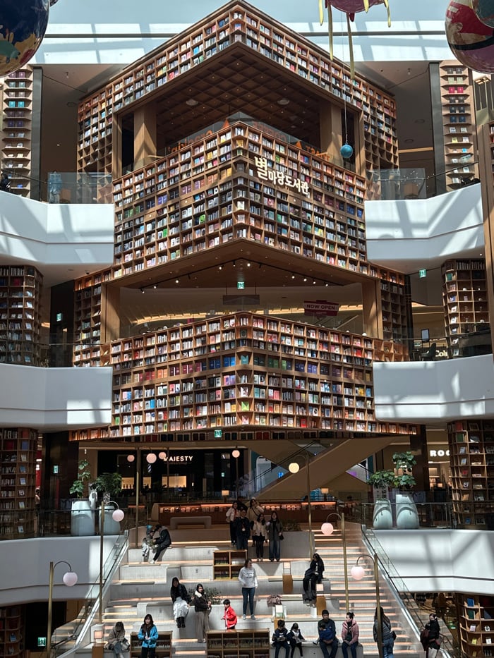 Early morning documentation of Starfield Library interior in Suwon