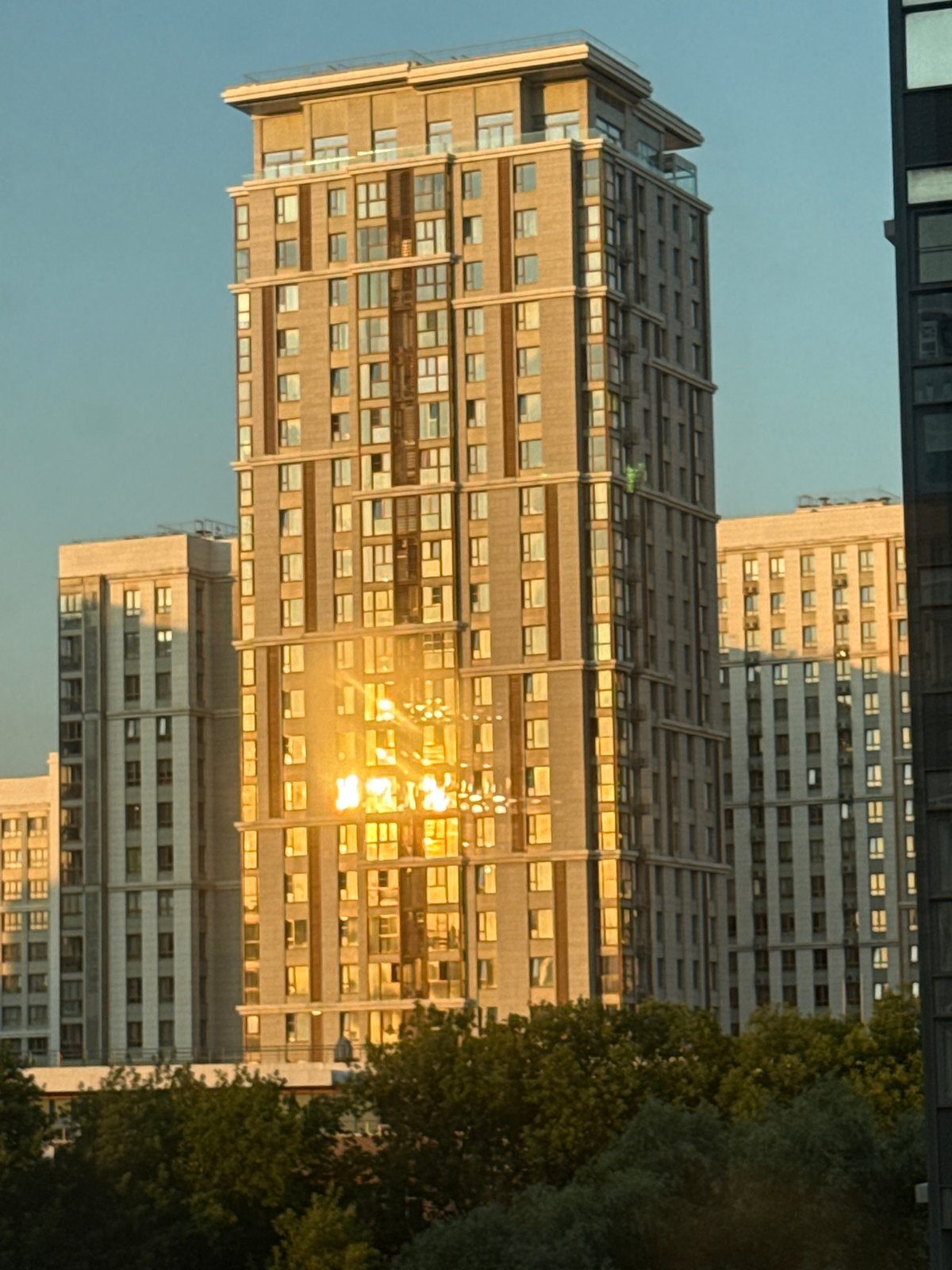 Golden hour across Khimki — streets, water, and residential life