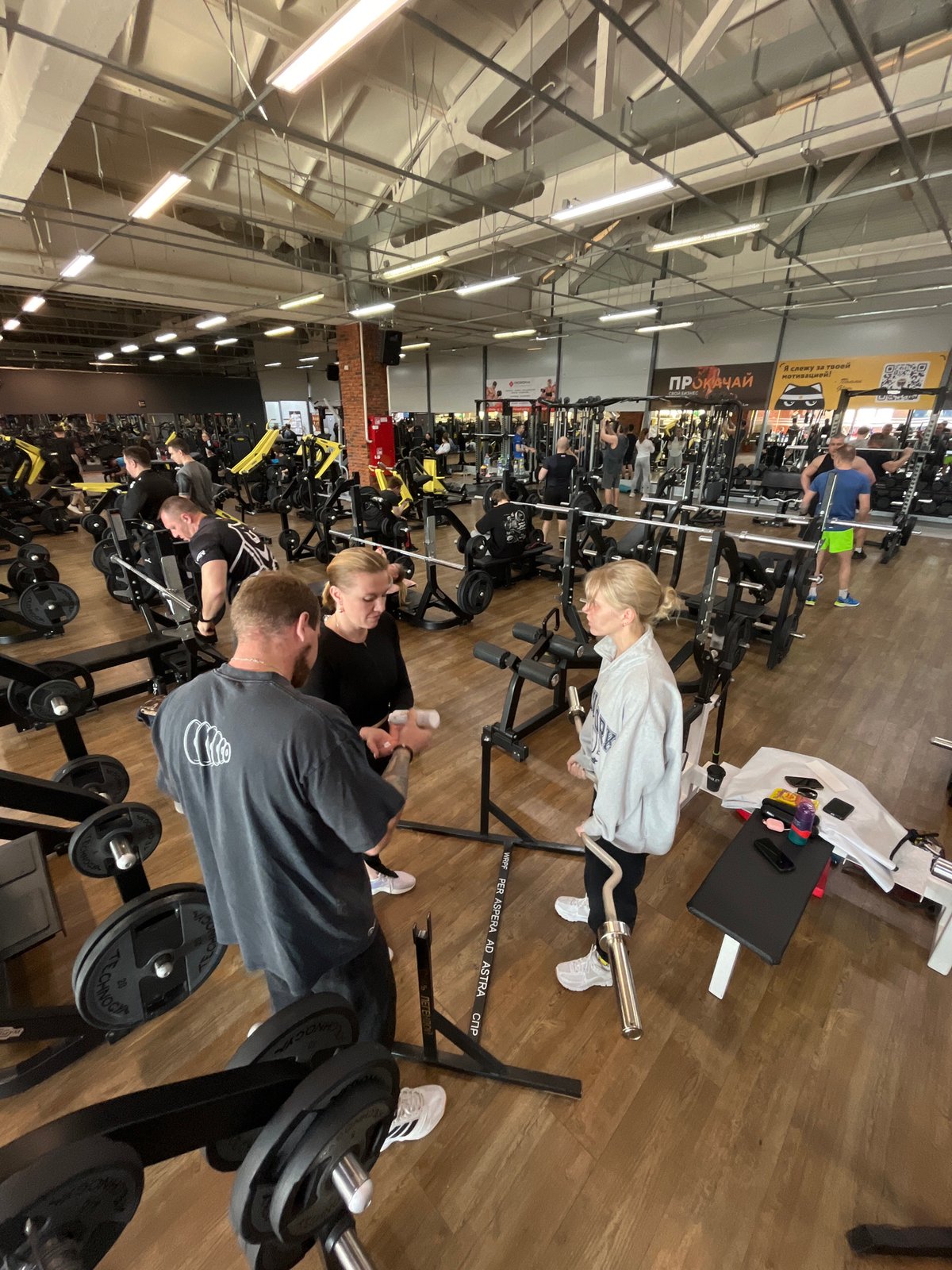 Friday Afternoon Workout Session Documented at Chaikovsky Gym