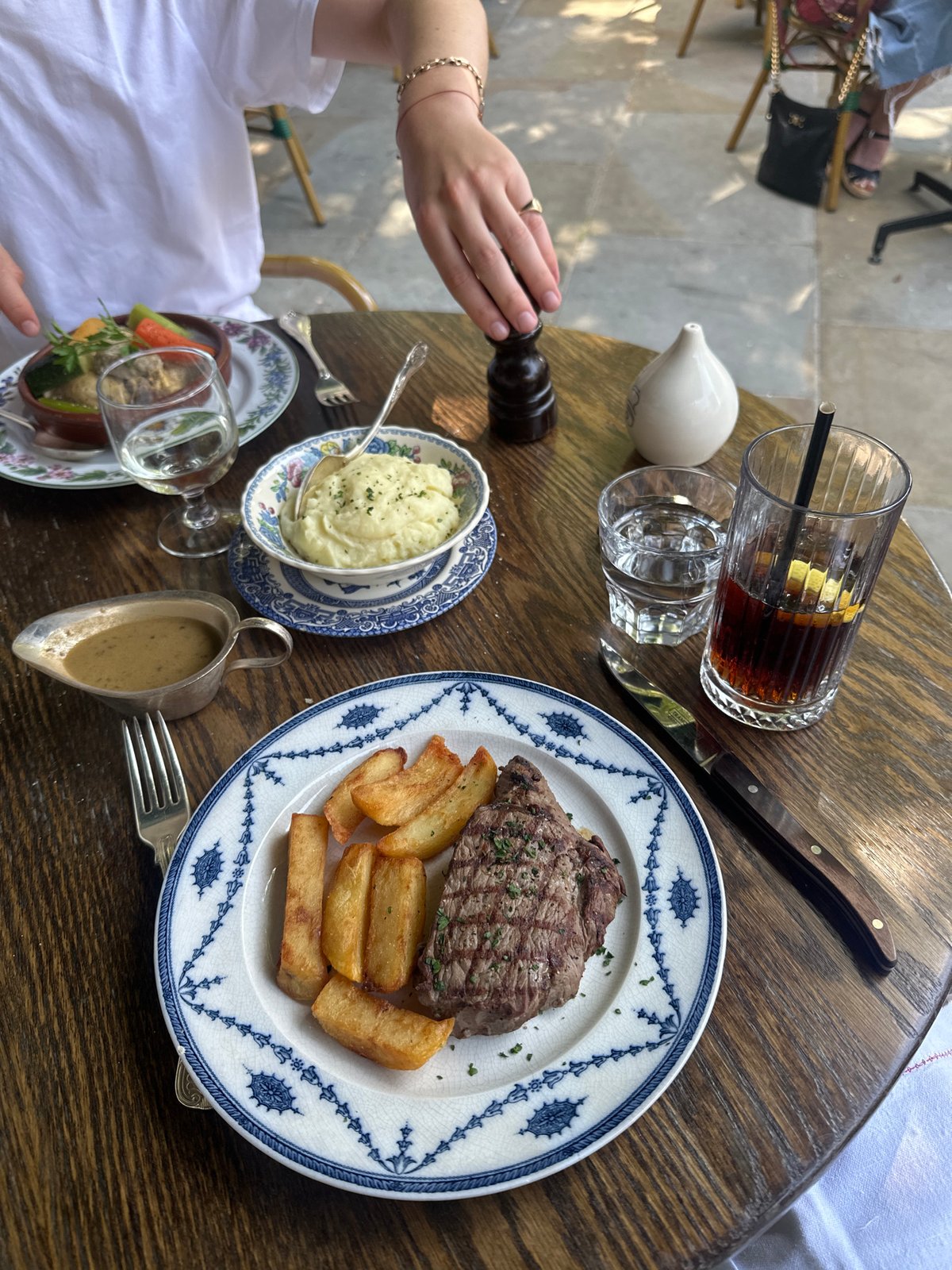 London dining experience documented across restaurants and urban landmarks