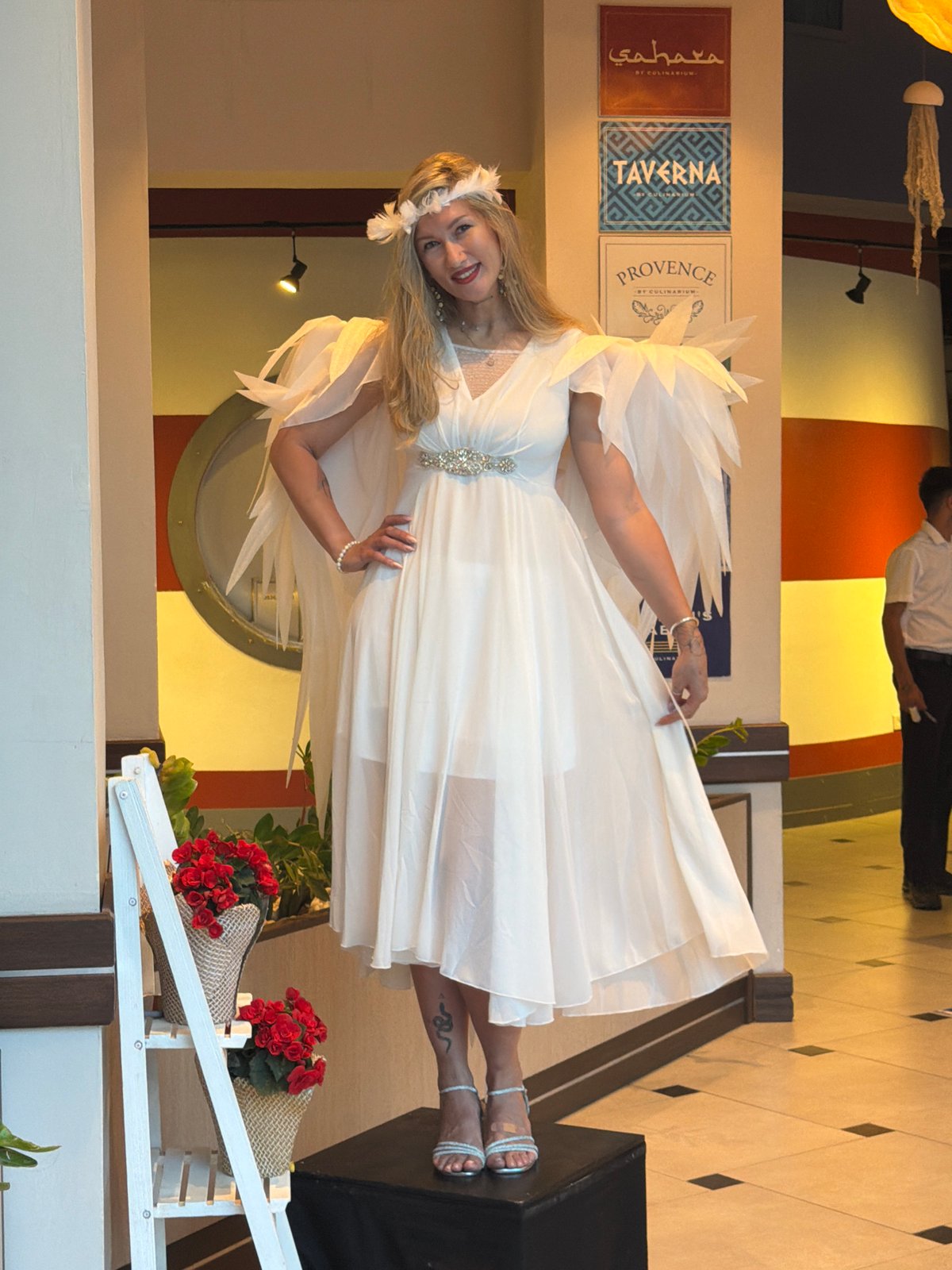 Angel and violinist perform indoor show in Eilat