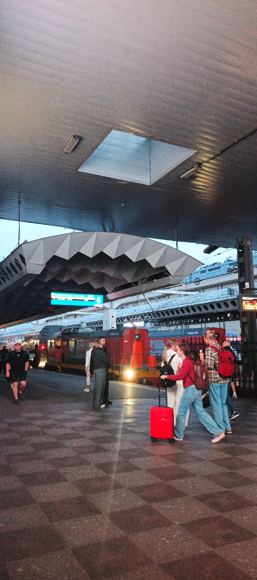 An evening wander through Saint Petersburg's streets and stations