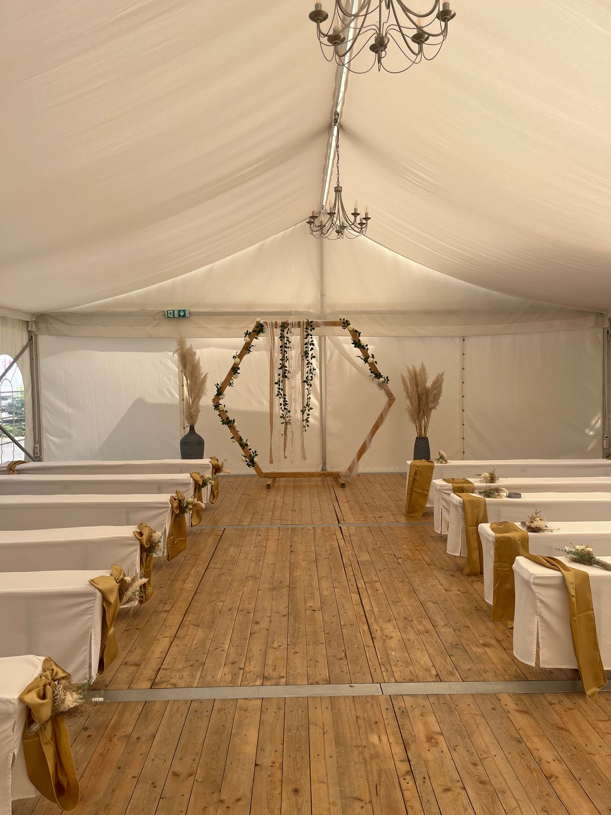 Wedding venue preparations documented in Saarbrücken