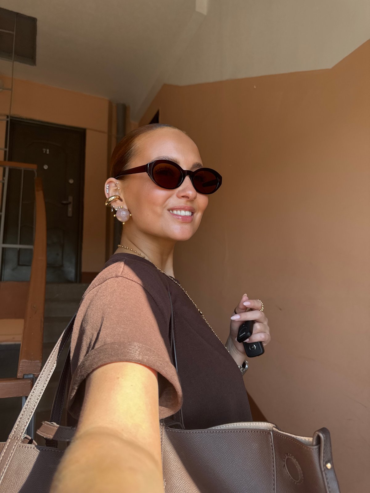 Woman documents morning routine through selfies in Chaikovsky, Russia
