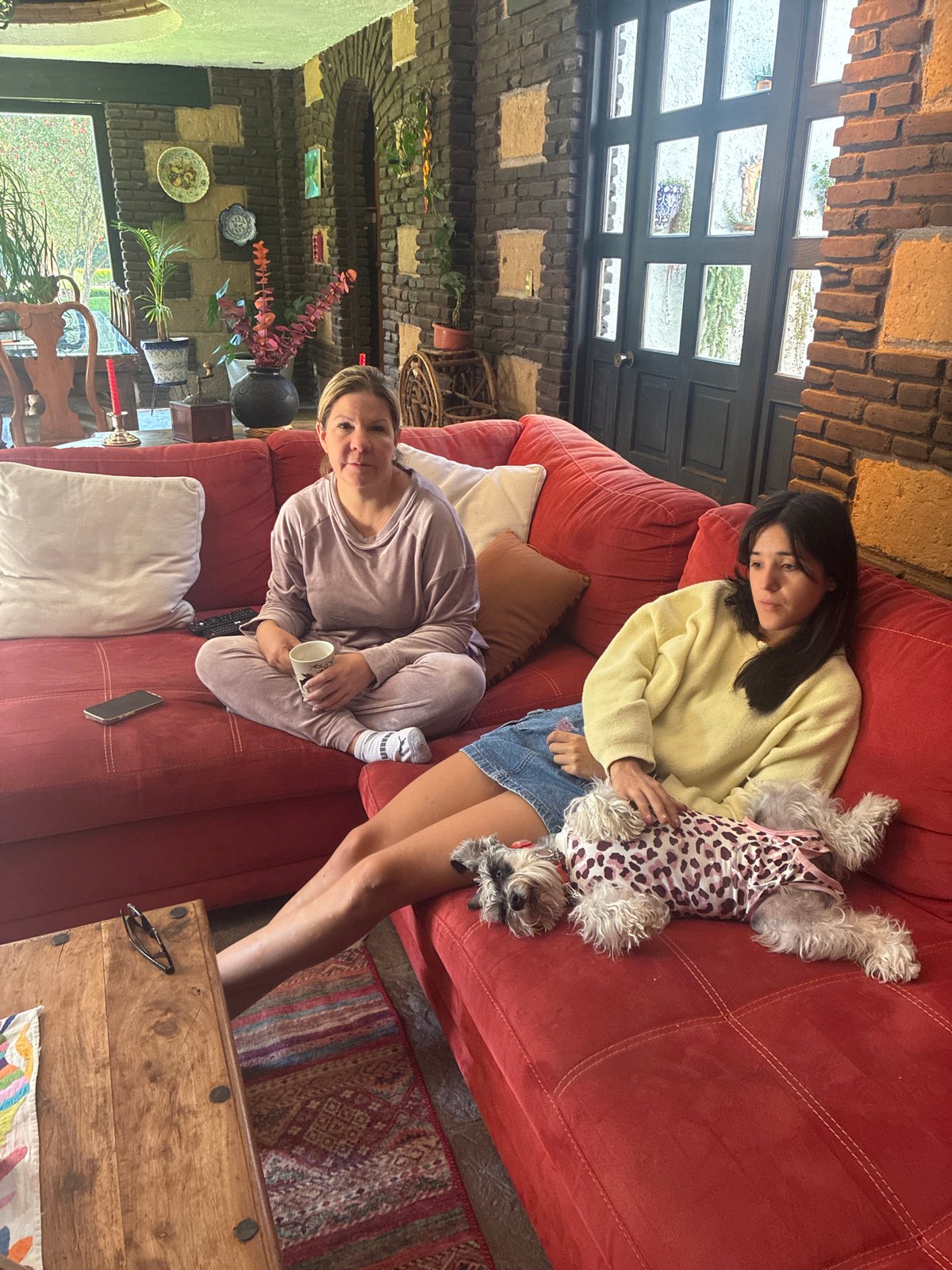 Casual gathering with pets documented in Cañada de Madero