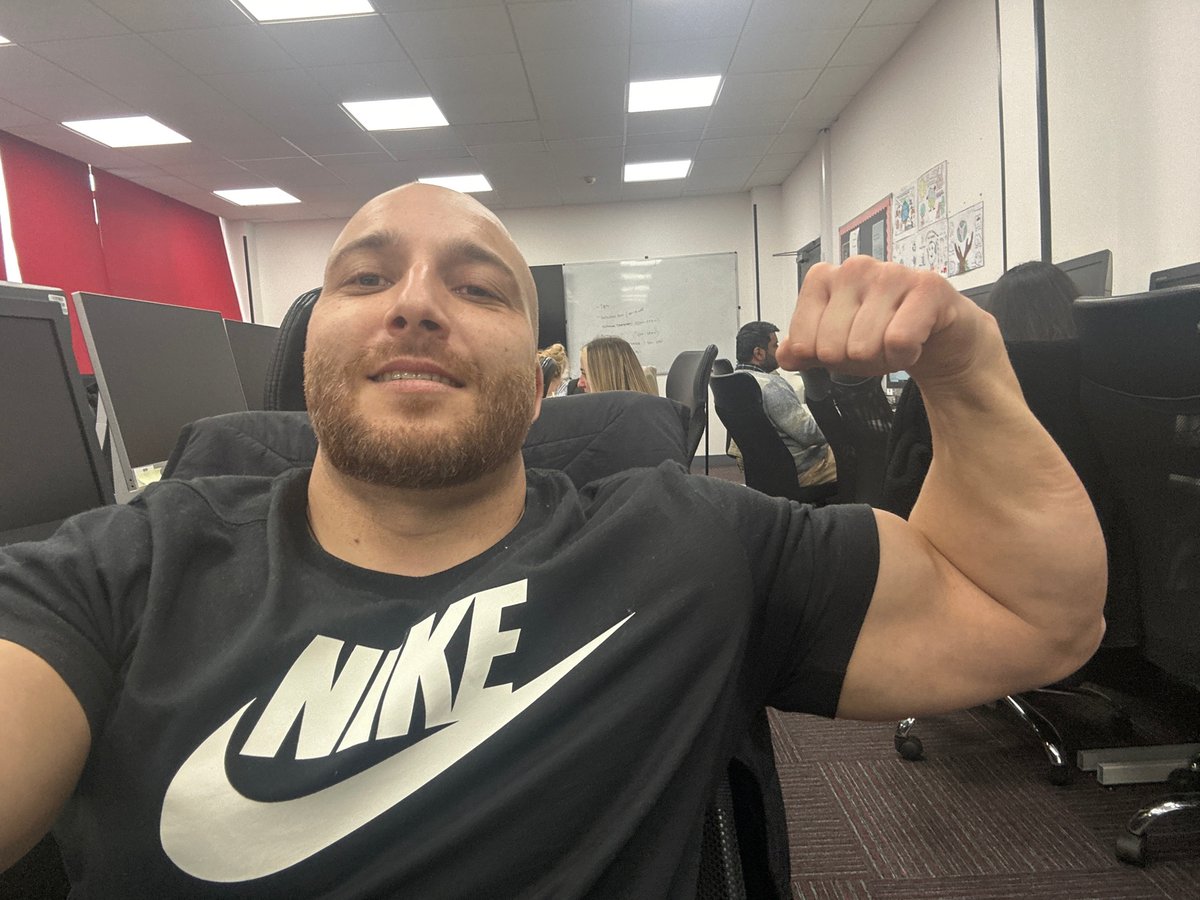 Office worker takes flexing selfie at London workplace