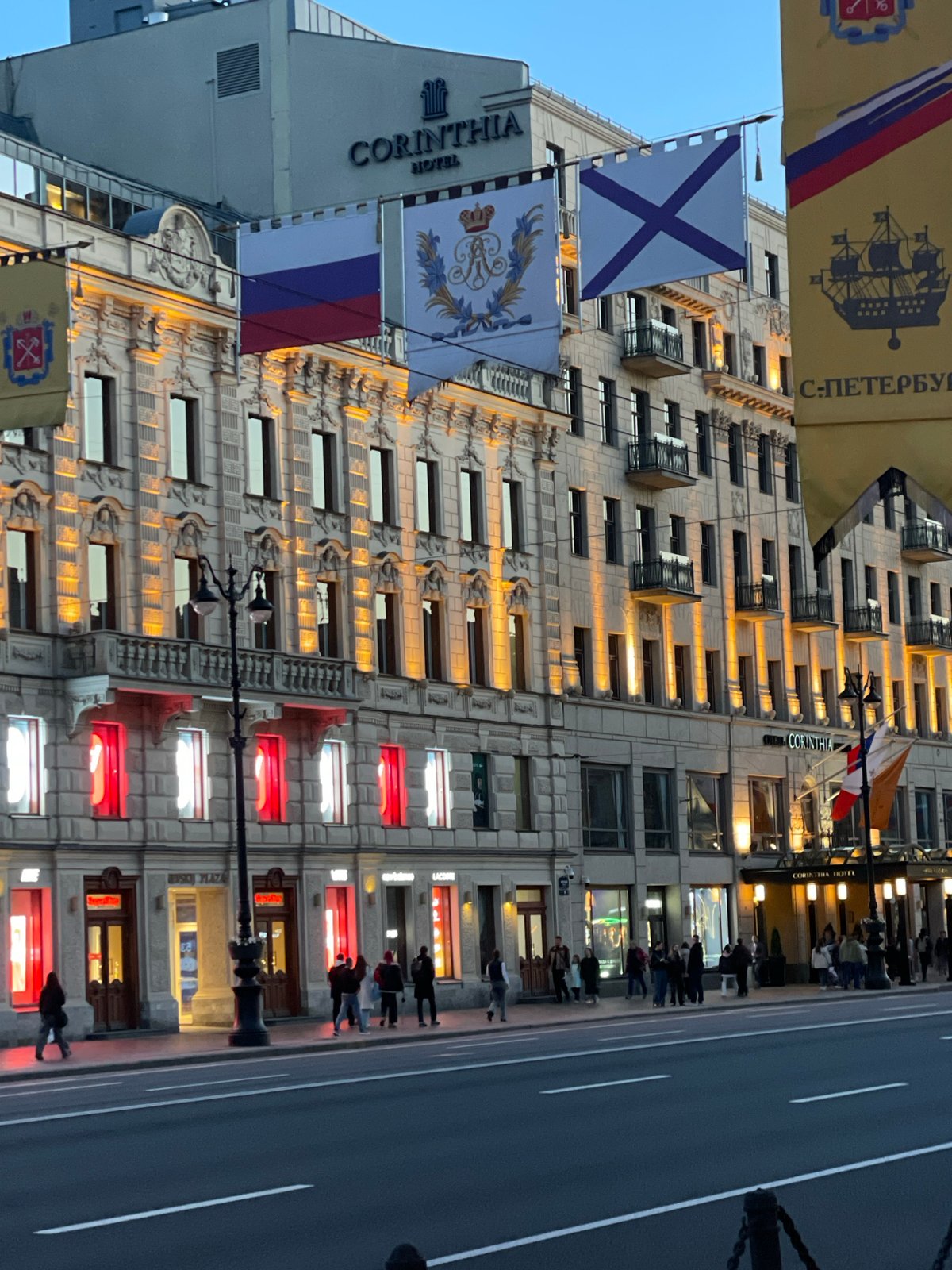 Evening street life documented in Saint Petersburg's historic district