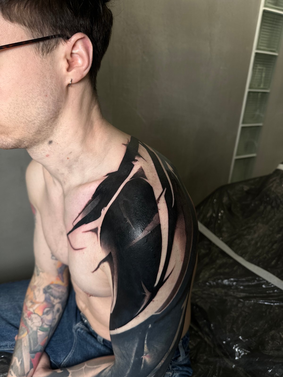 Man documents extensive tattoo artwork in Moscow bathroom selfies