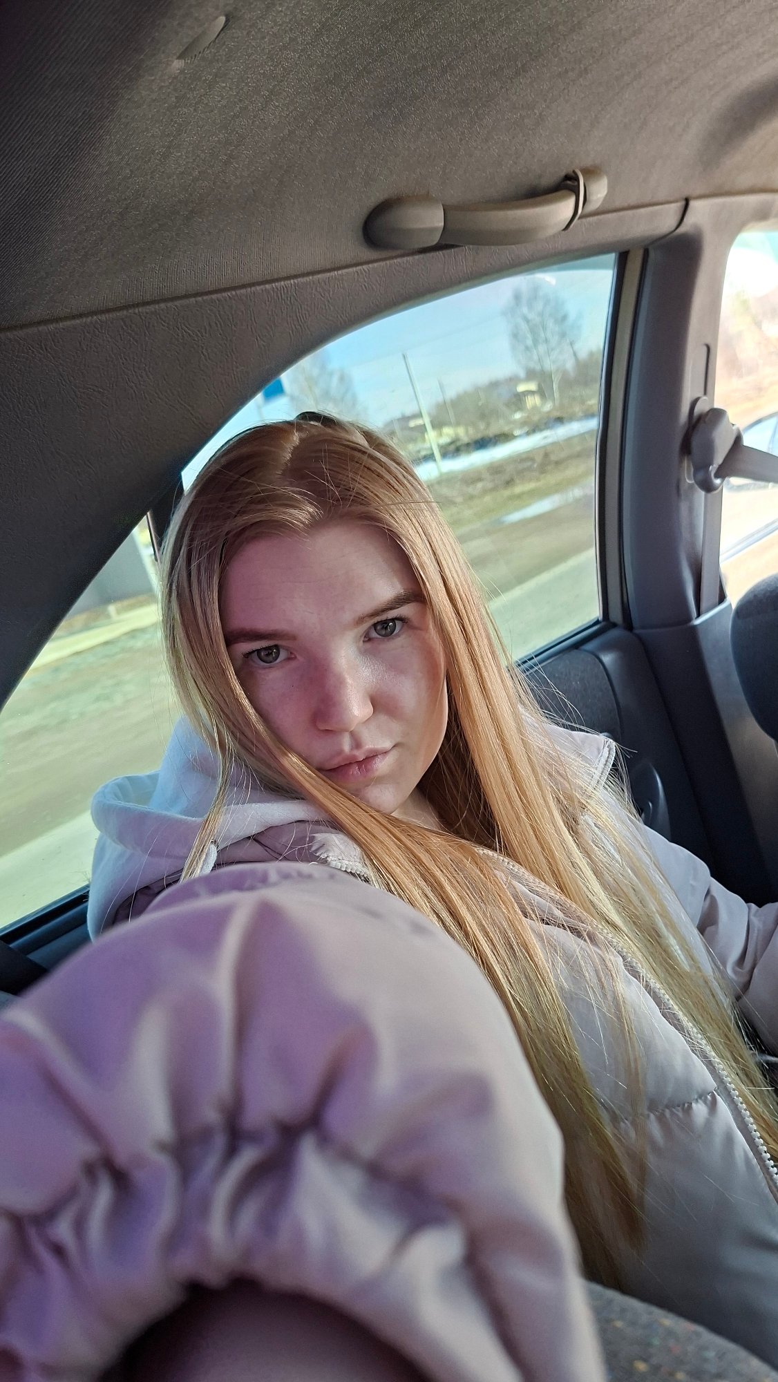Woman observed in car backseat in Гаревая, Russia