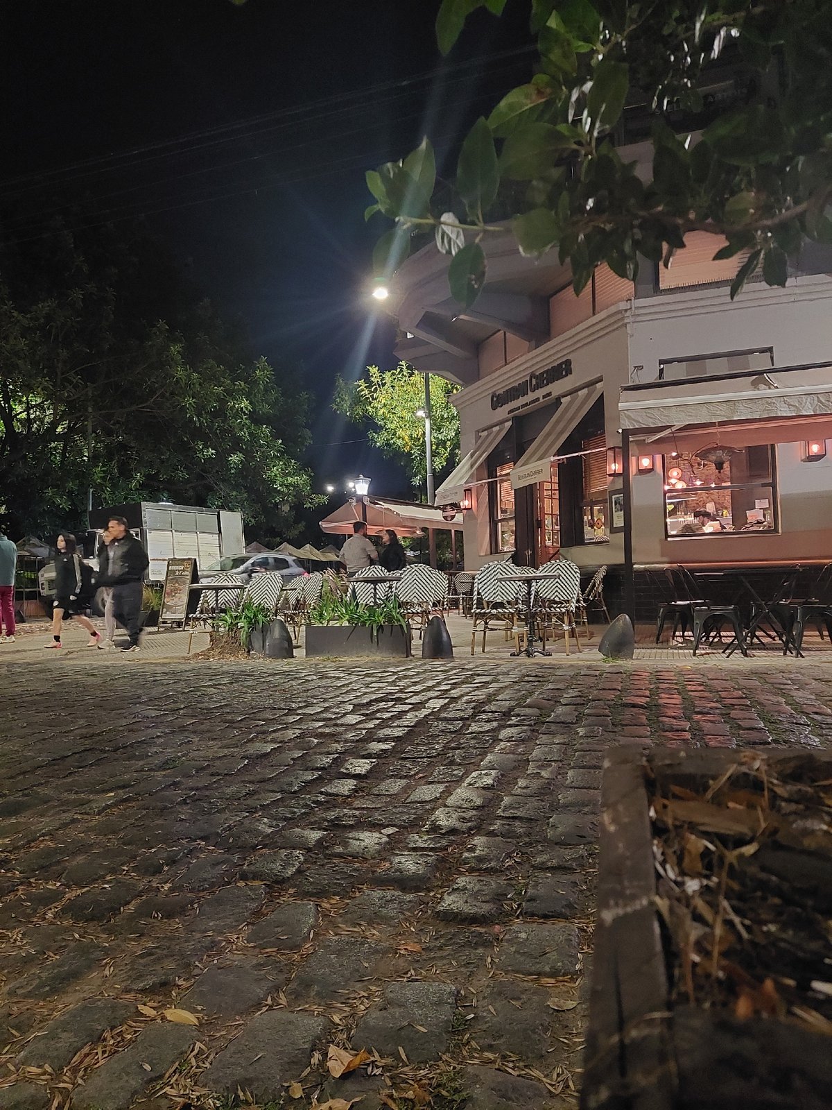 Late night dining scene captured on Buenos Aires streets